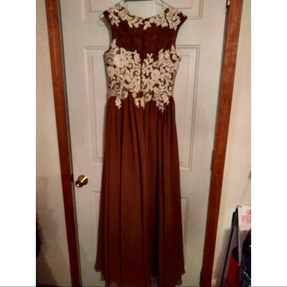 Formal Dress - Picture 2 of 4